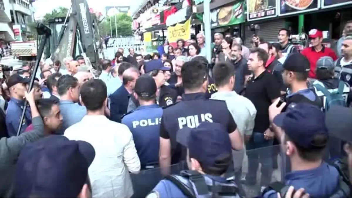 İzinsiz gösteri yapmak isteyen gruba polis müdahalede bulundu