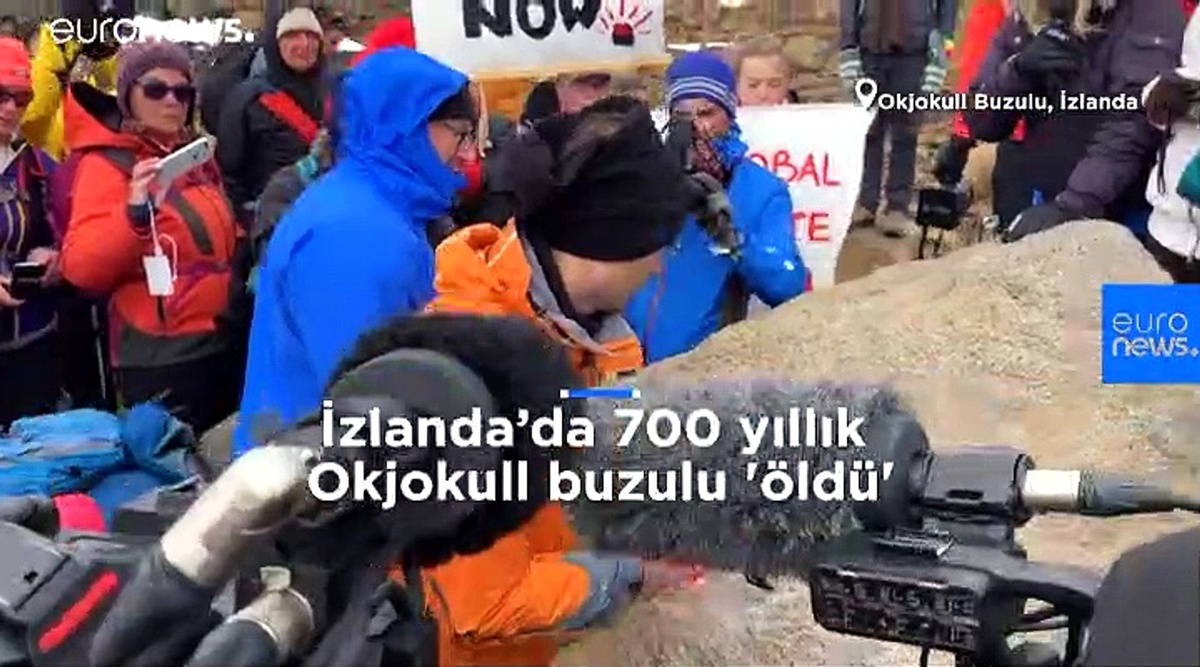 İzlanda: 700 yıllık buzul \'öldü\', küresel ısınmanın adadaki ilk kurbanının anısına plaka bırakıldı