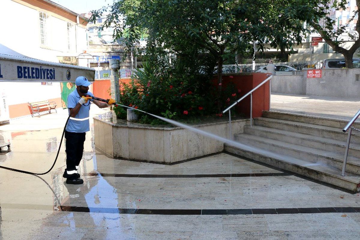Kartal\'da temizlik çalışmaları tam gaz devam ediyor