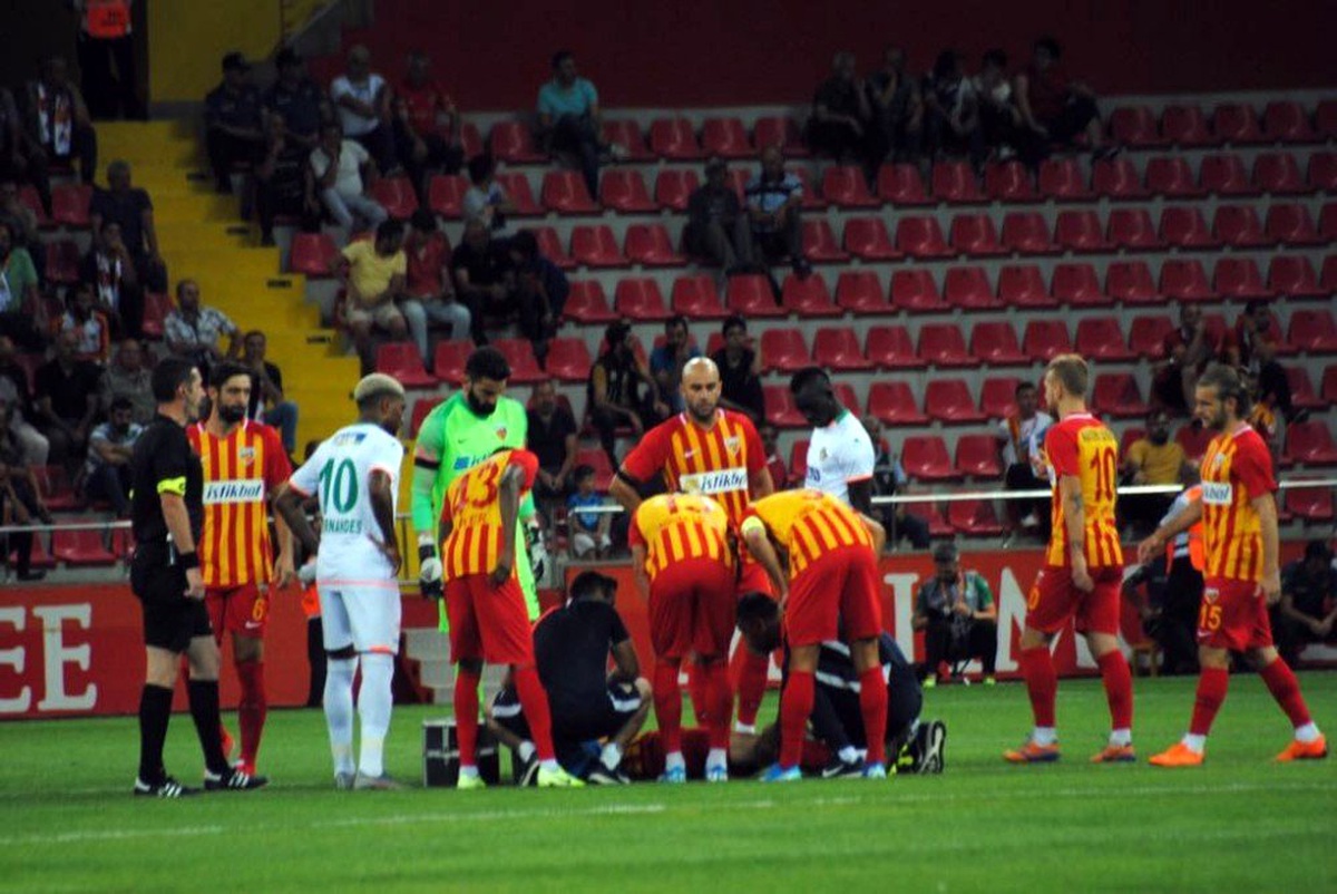 Kayserispor\'da Alpay sakatlandı