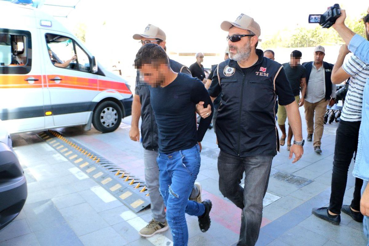 Konya\'da taşıdıkları oyuncak ayının içerisinde bomba çıkan 2 kişi tutuklandı