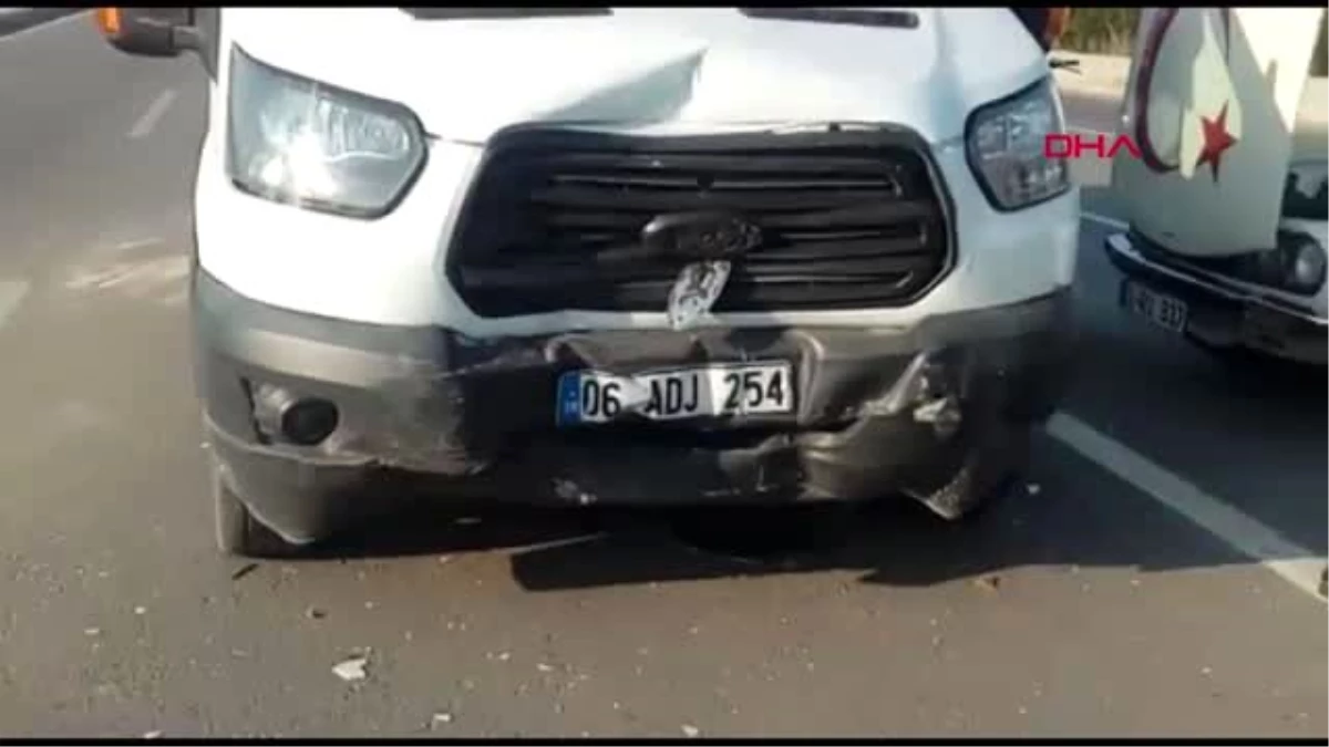 Kozan\'da minibüs otomobile çarptı: 2\'si çocuk 6 yaralı