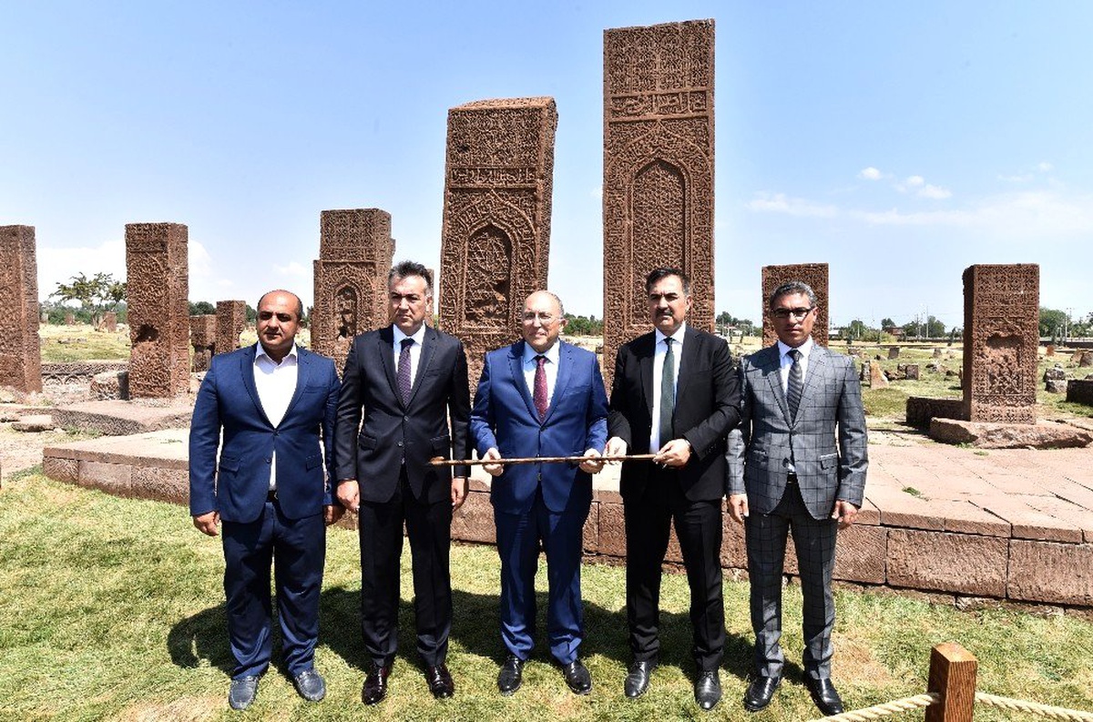 Kültür ve Turizm Bakan Yardımcısı Dursun Ahlat\'ta