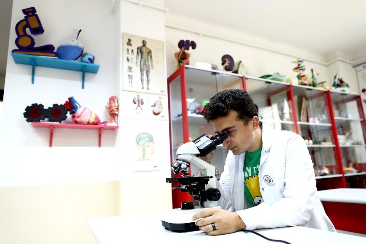 Lösemiyi yendi şimdi lösemi hastaları için doktor olacak