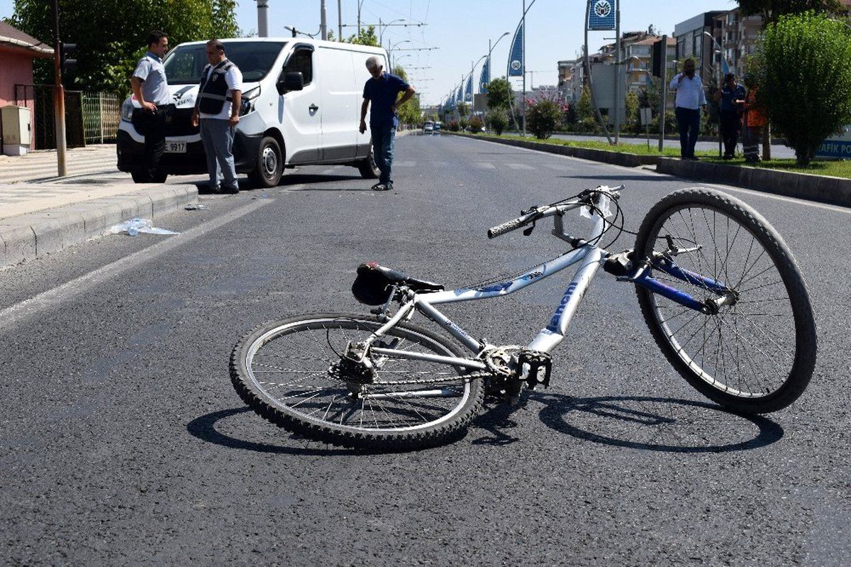 Malatya\'da minibüsün çarptığı çocuk yaralandı