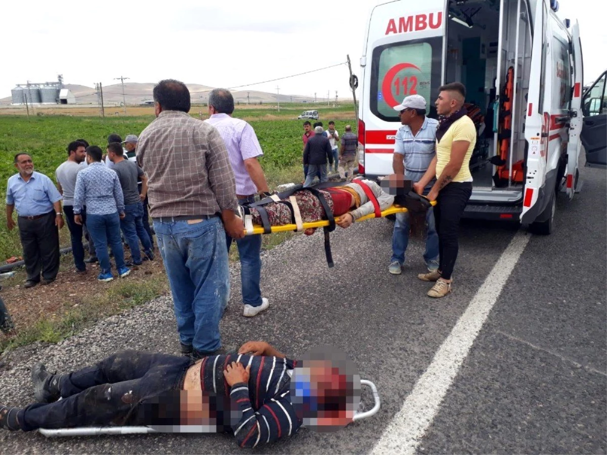 Nevşehir\'de minibüs ile tır çarpıştı: 6 ölü, 9 yaralı