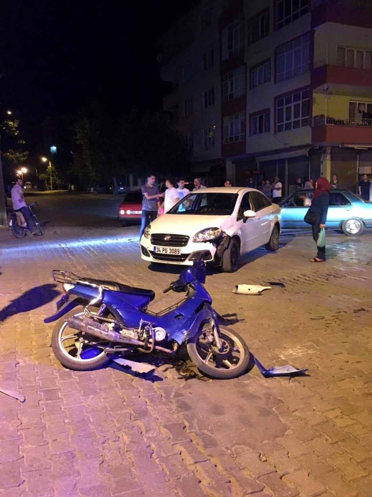 Otomobil ile motosiklet çarpıştı: 2 yaralı