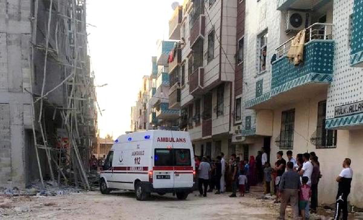 Şanlıurfa\'da inşaat iskelesi çöktü 5 işçi yaralandı