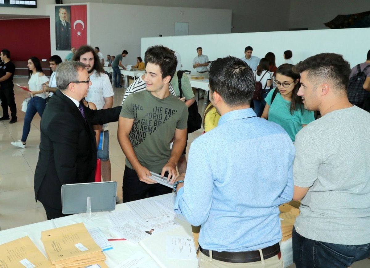 Trakya Üniversitesi\'nde yeni öğrenci kayıtları devam ediyor