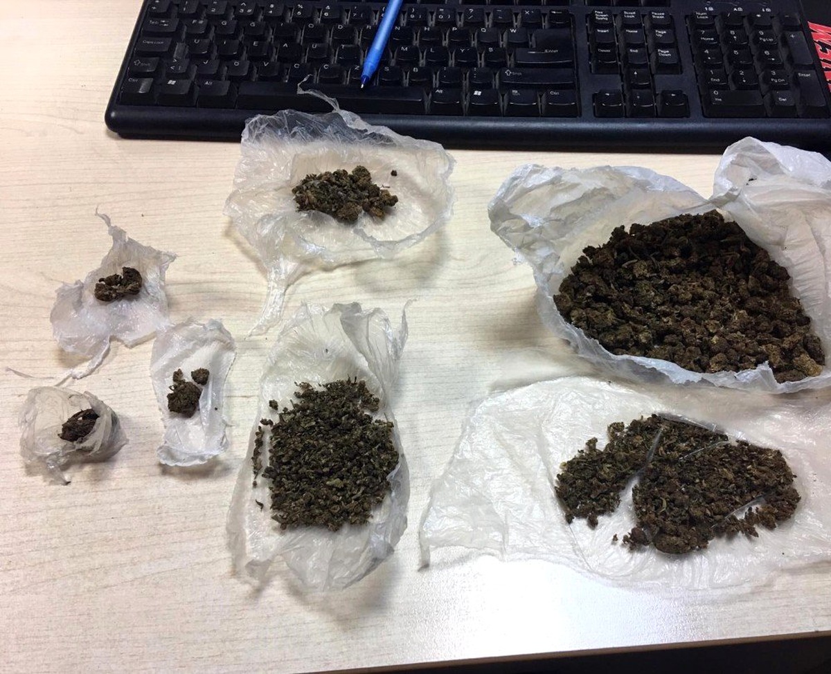 Uyuşturucu satıcılarına darbe: 4,5 kilo esrar ele geçirildi