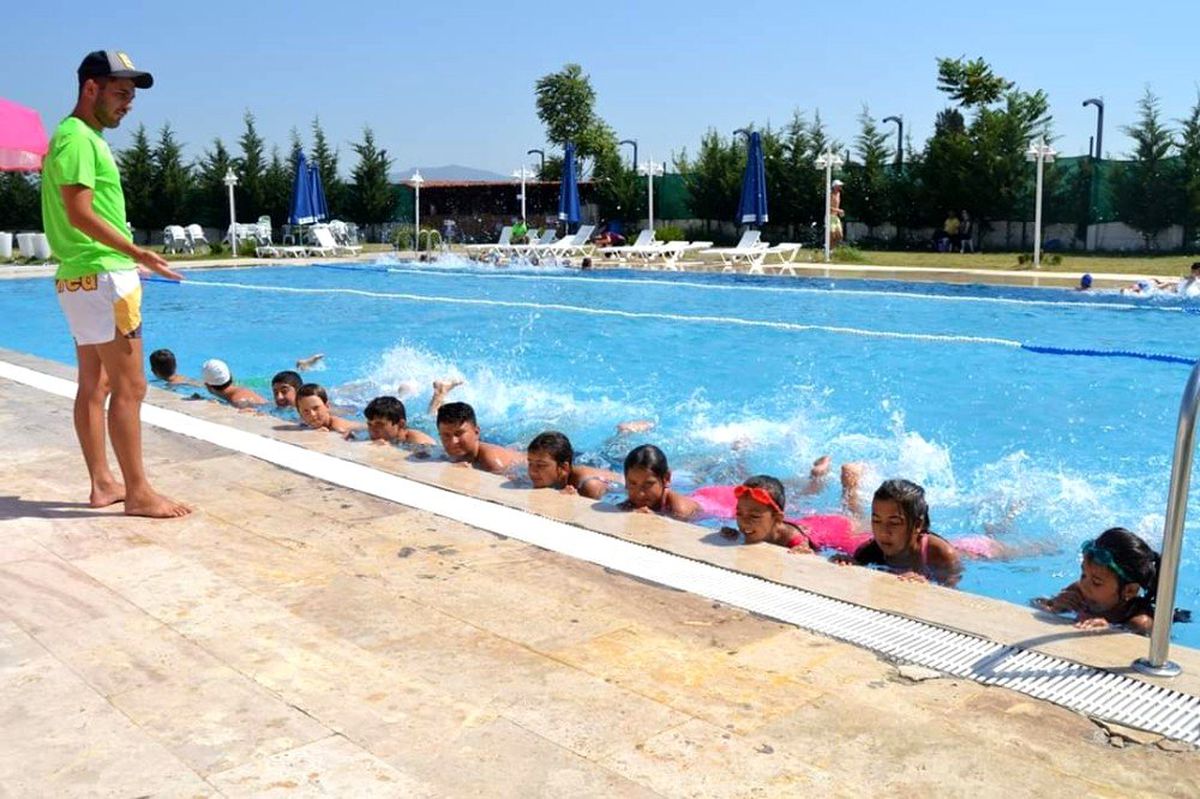 Yunusemre\'de son dönem yüzme kursu başlıyor