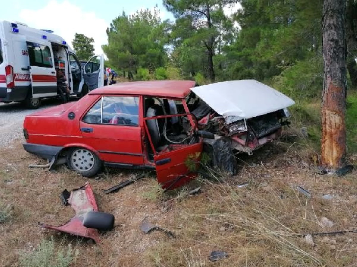 Ağaca çarpan otomobildeki anne- kız ağır yaralandı