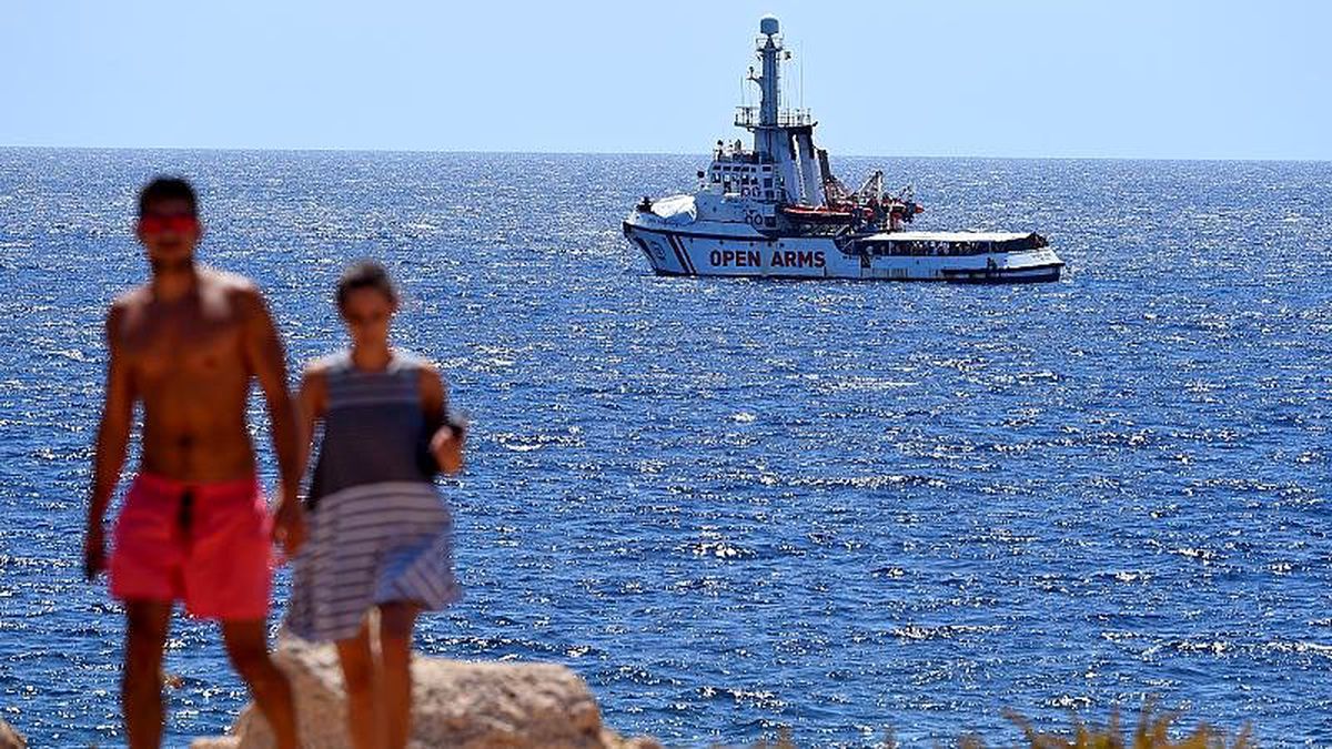 Akdeniz\'de 107 mülteciyle mahsur kalan Open Arms: İtalya bizi İspanya\'ya götürsün