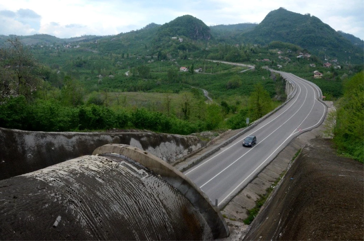 Asrın projesi olarak bilinen Karadeniz-Akdeniz Yolu\'nda çalışmalar devam ediyor