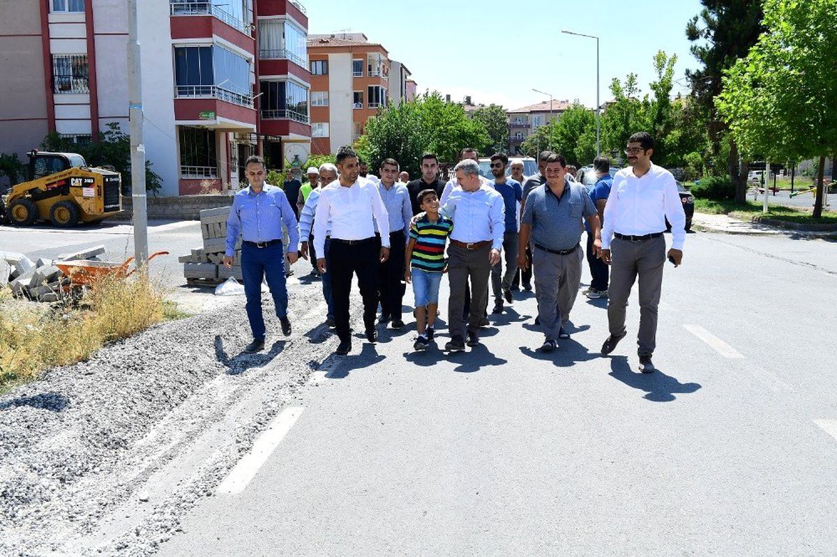 Başkan Çınar, kaldırım yenileme çalışmalarını inceledi