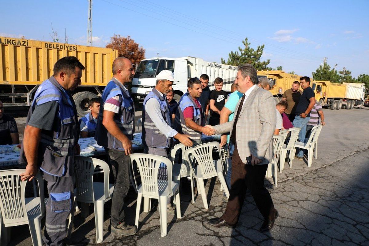 Başkan Palancıoğlu mesaiye şantiyede işçilerle başladı