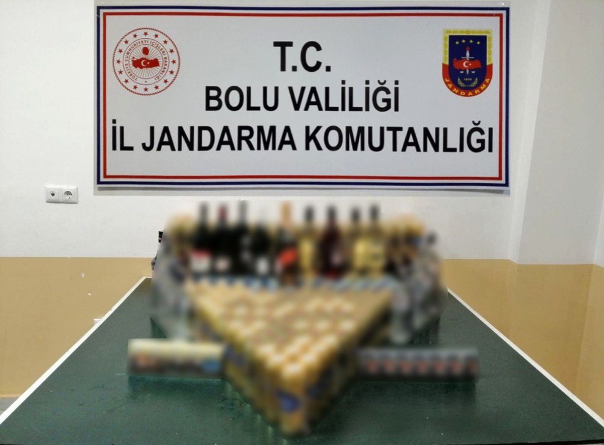 Bolu\'da, uyuşturucu ve kaçak içki operasyonu: 4 gözaltı
