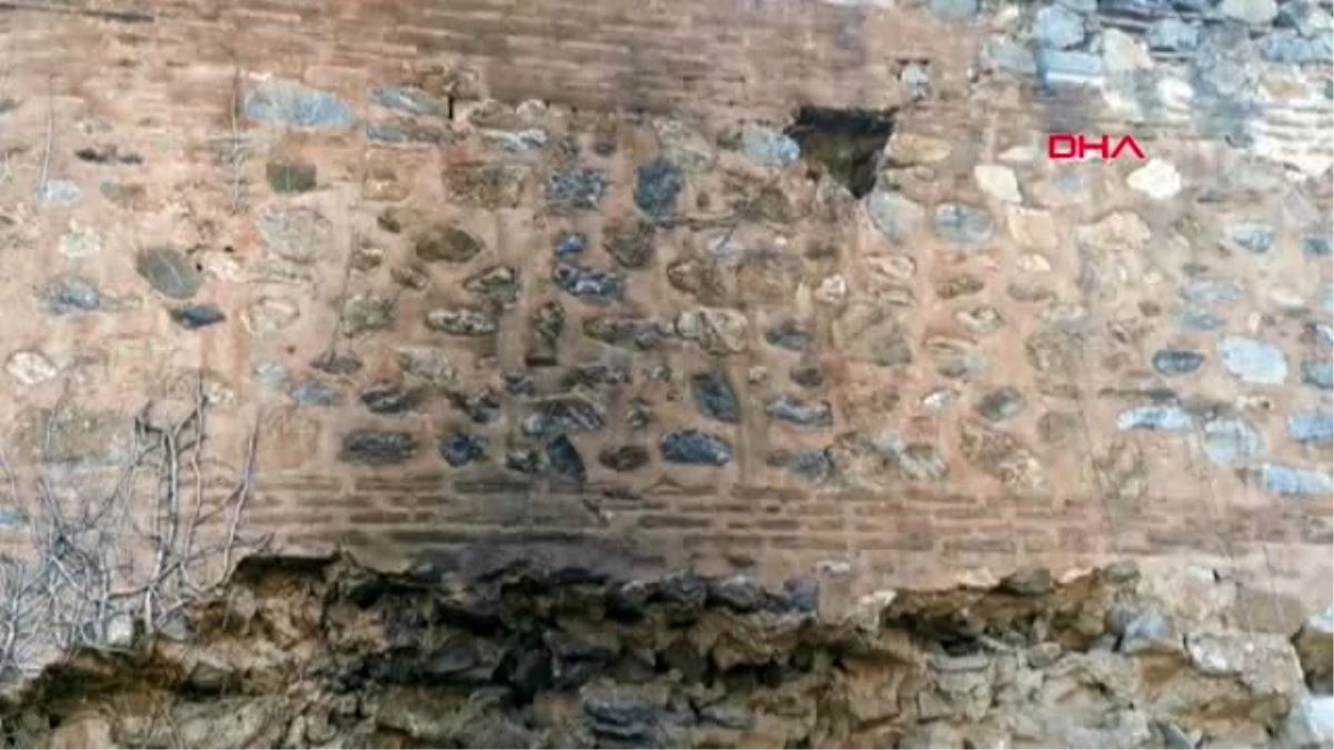 Bursa\'da tarihi surdaki 2 bin yıllık kitabeye çirkin saldırı