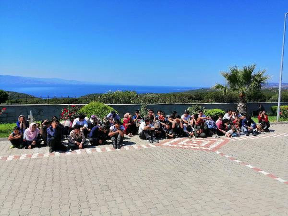 Çanakkale\'de 54 kaçak göçmen yakalandı