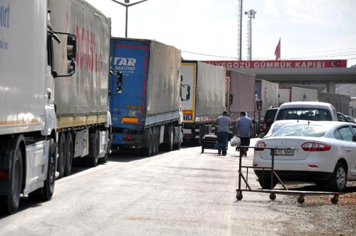 Cilvegözü\'nde TIR yoğunluğu