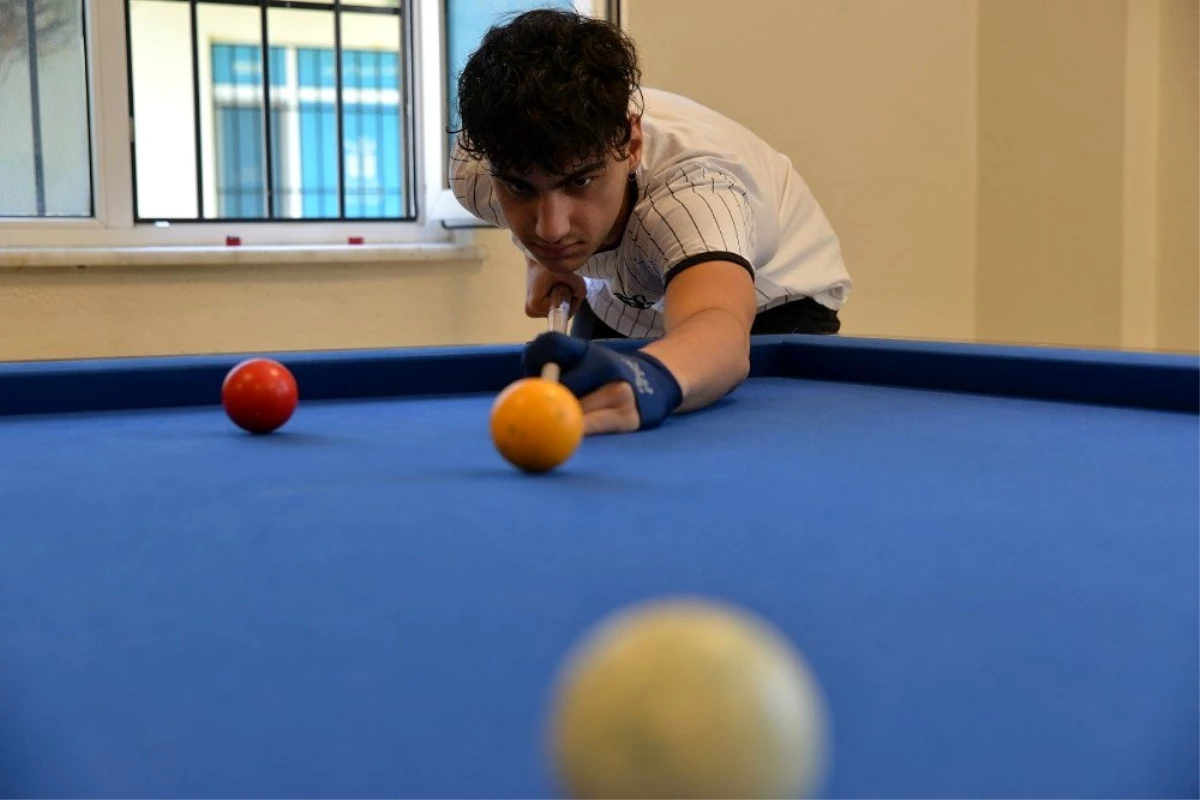 Çukurhisarlı öğrencilerin bilardo kursuna yoğun ilgisi