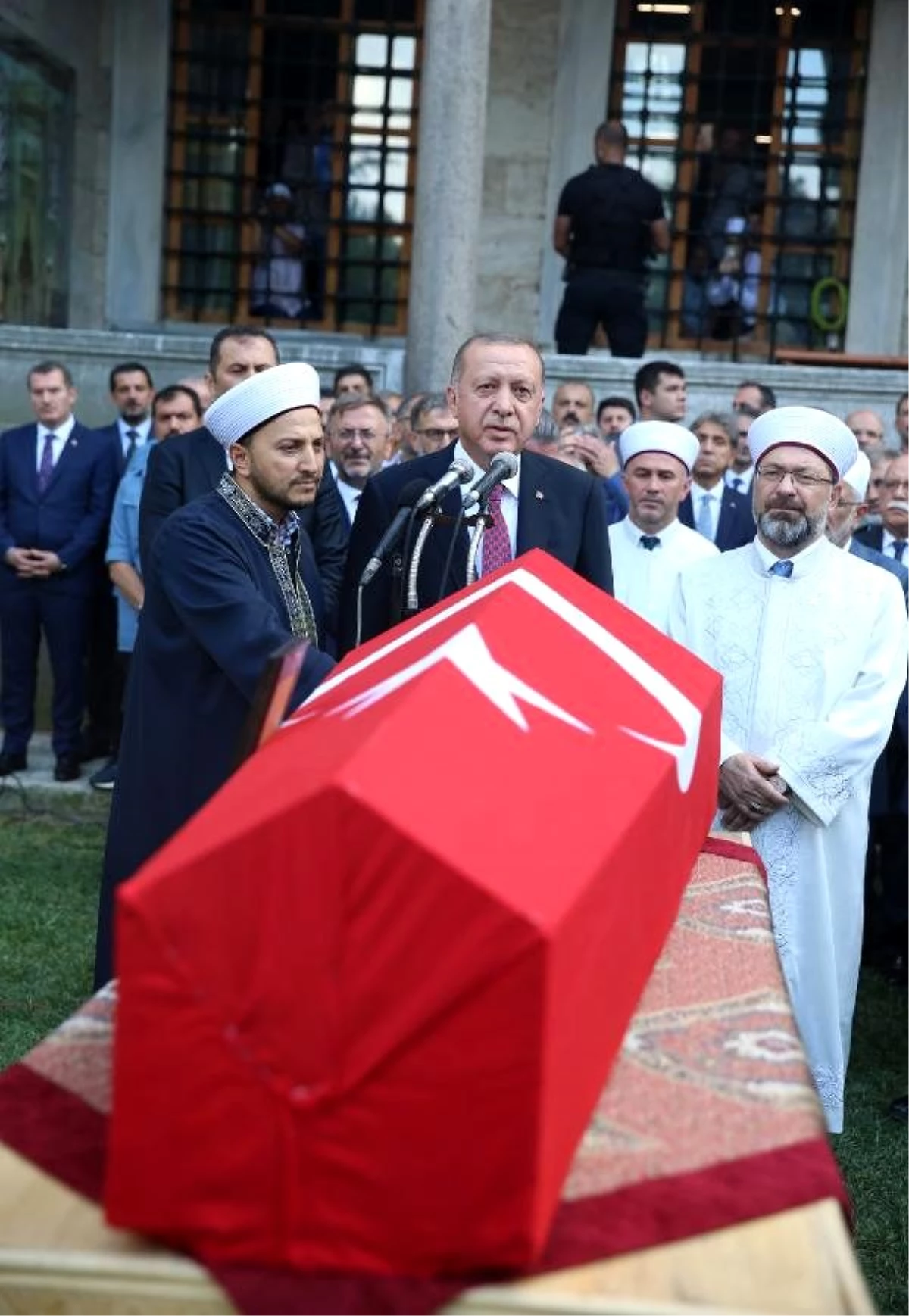 Cumhurbaşkanı Erdoğan Prof. Dr. Dursun\'un cenazesine katıldı