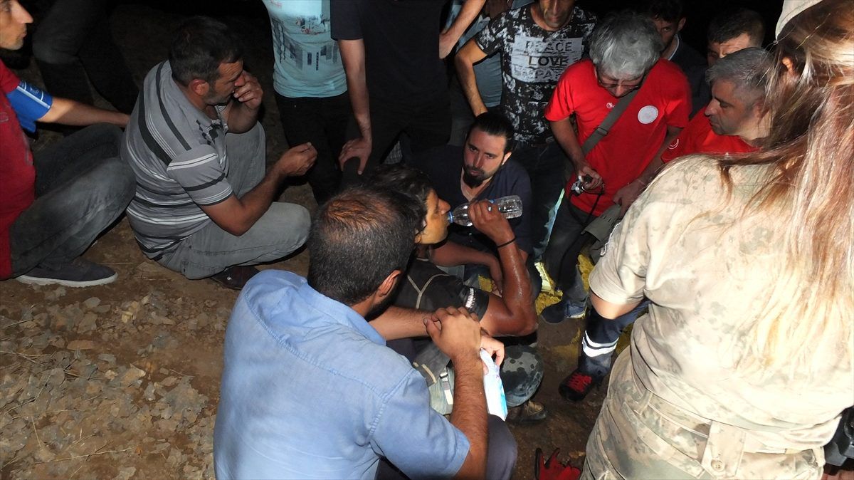 Elazığ\'da mağaradaki 5 kişi kurtarıldı