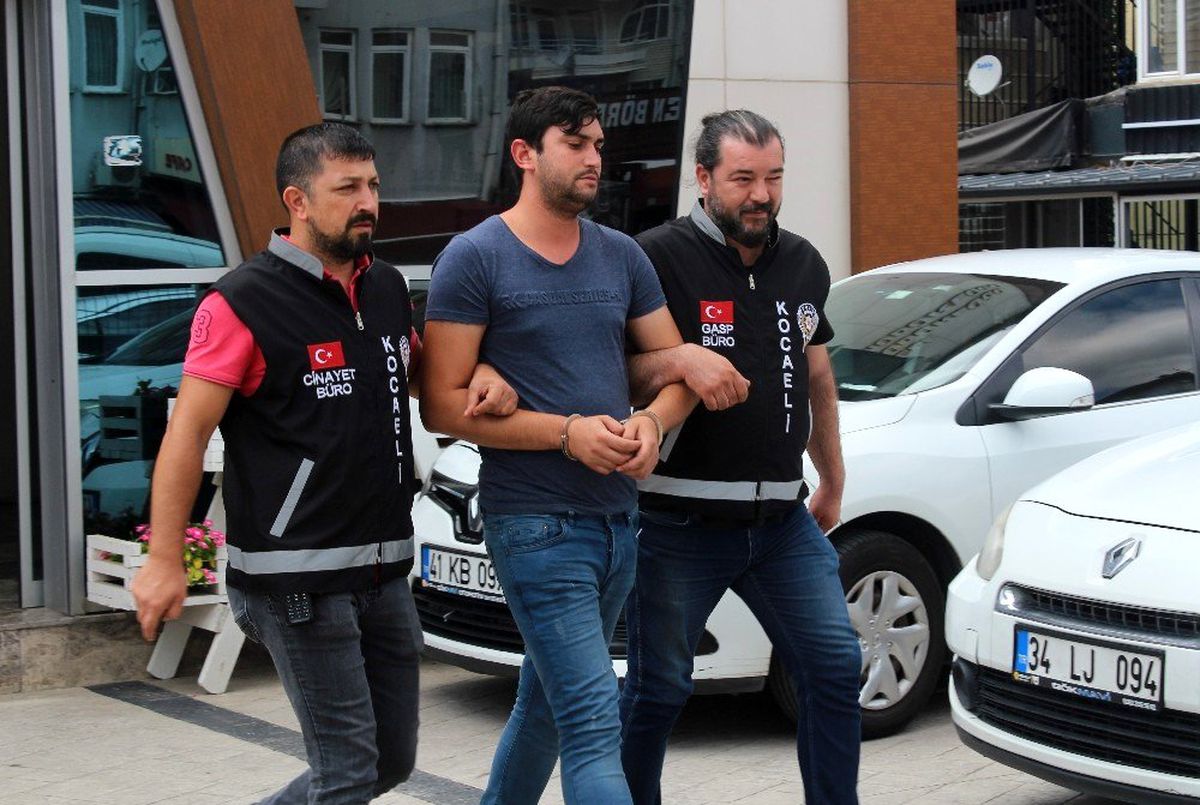 Her yerde aranan cezaevi firarisi, halk otobüsünde yakalandı