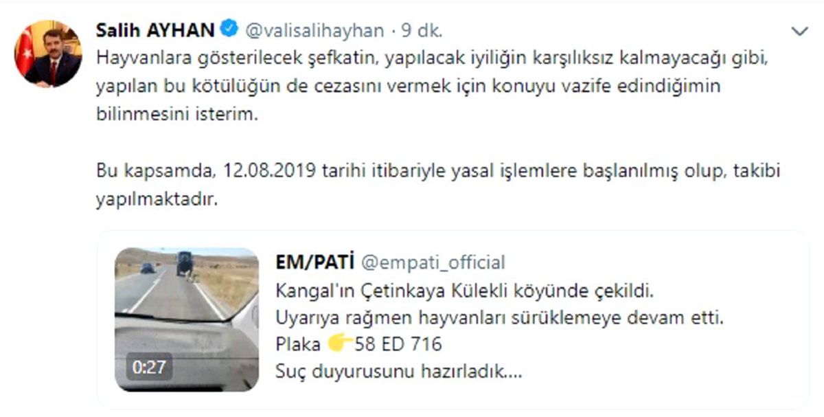 İki köpeği traktör arkasına bağlayarak sürükledi