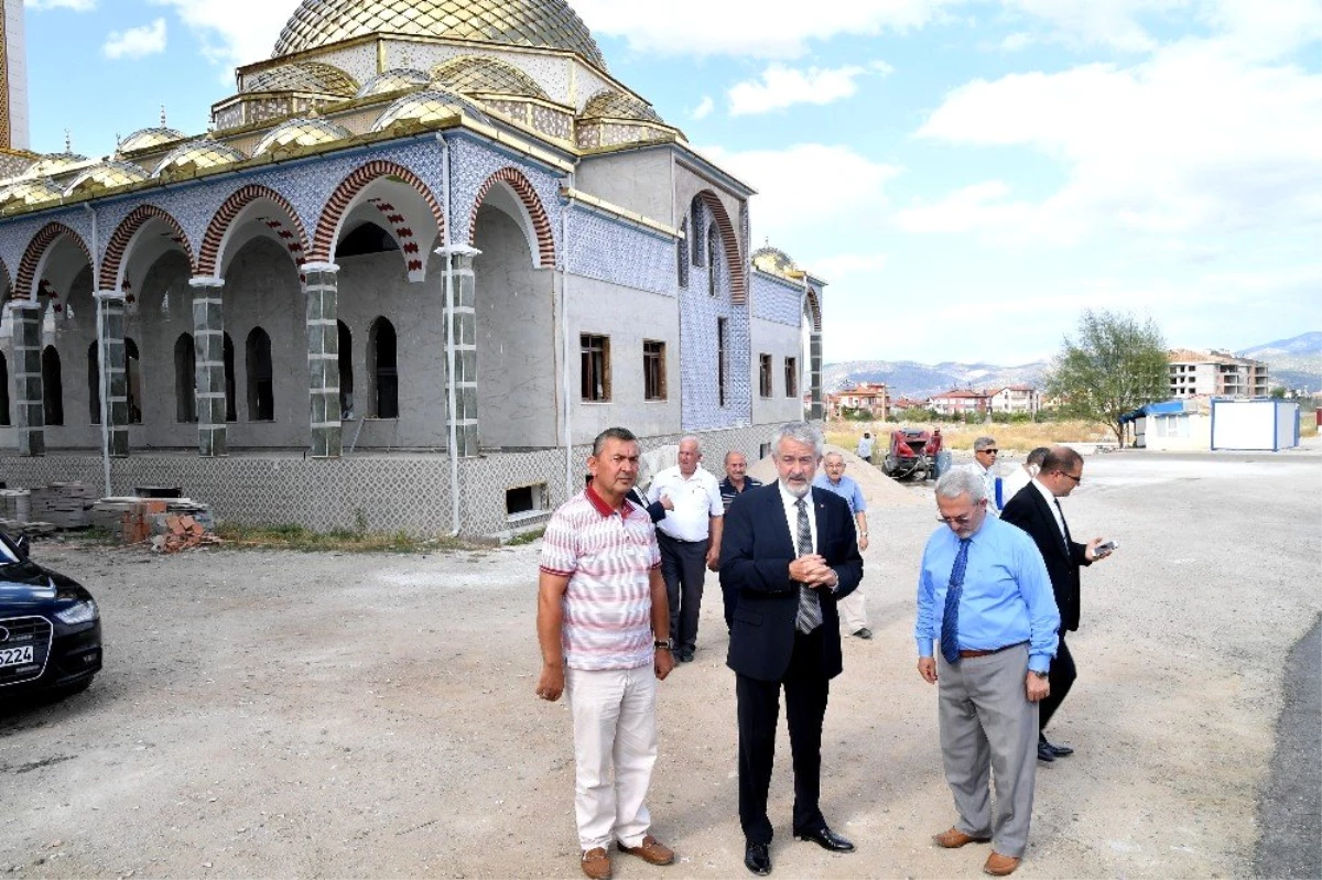 Isparta Belediyesi\'nden Tabakhane Camii\'ne çevre düzenlemesi