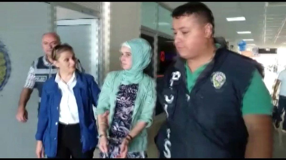 Kendine hamile süsü veren kadının üzerinden uyuşturucu çıktı