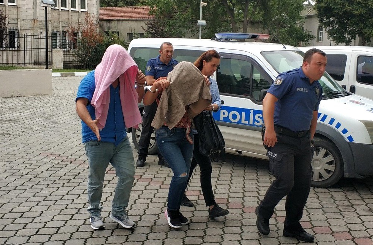 Mağazadan gözlük çalan 2 şahıs gözaltında