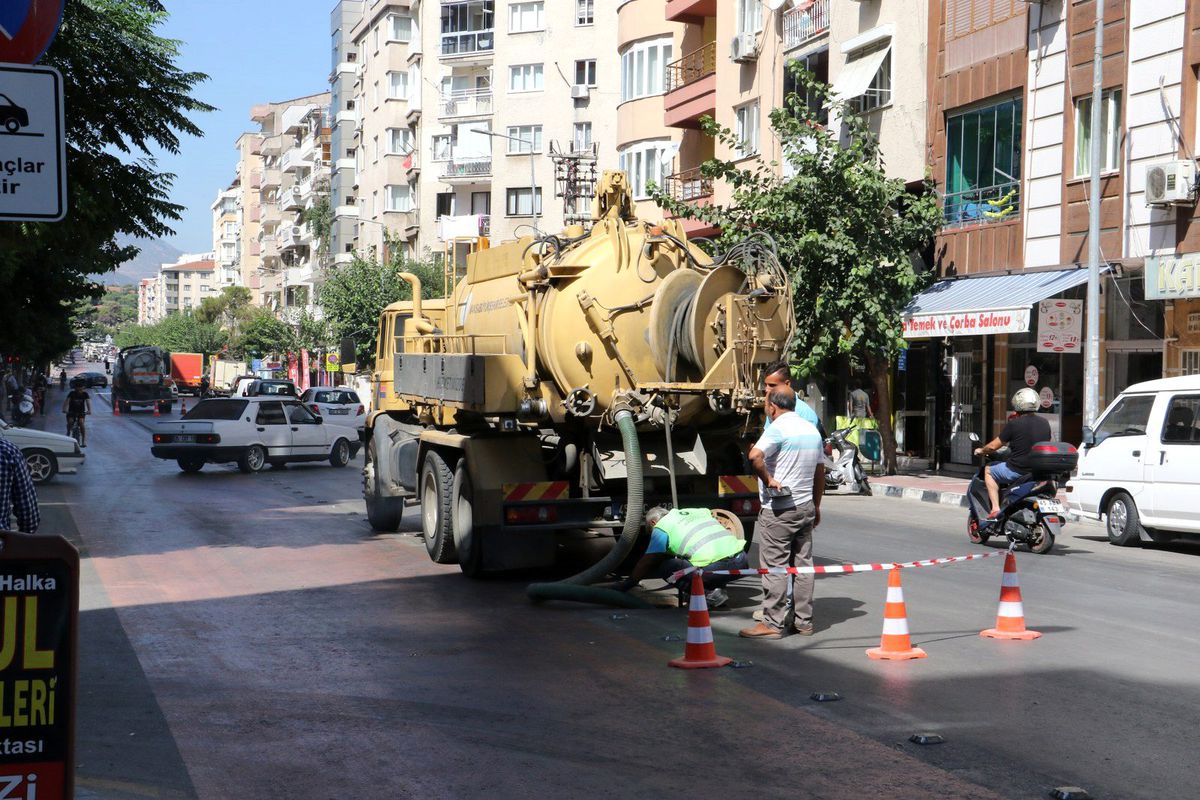 Manisa Merkeze altyapı çıkarması