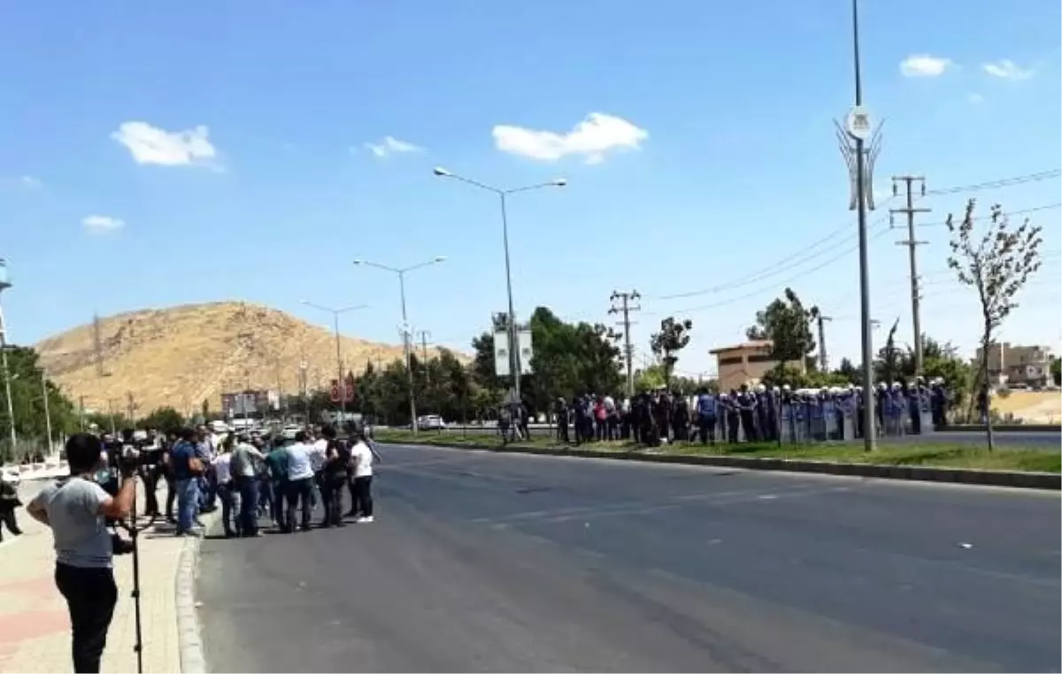 Mardin\'de HDP\'lilerin protesto girişimine polis engeli