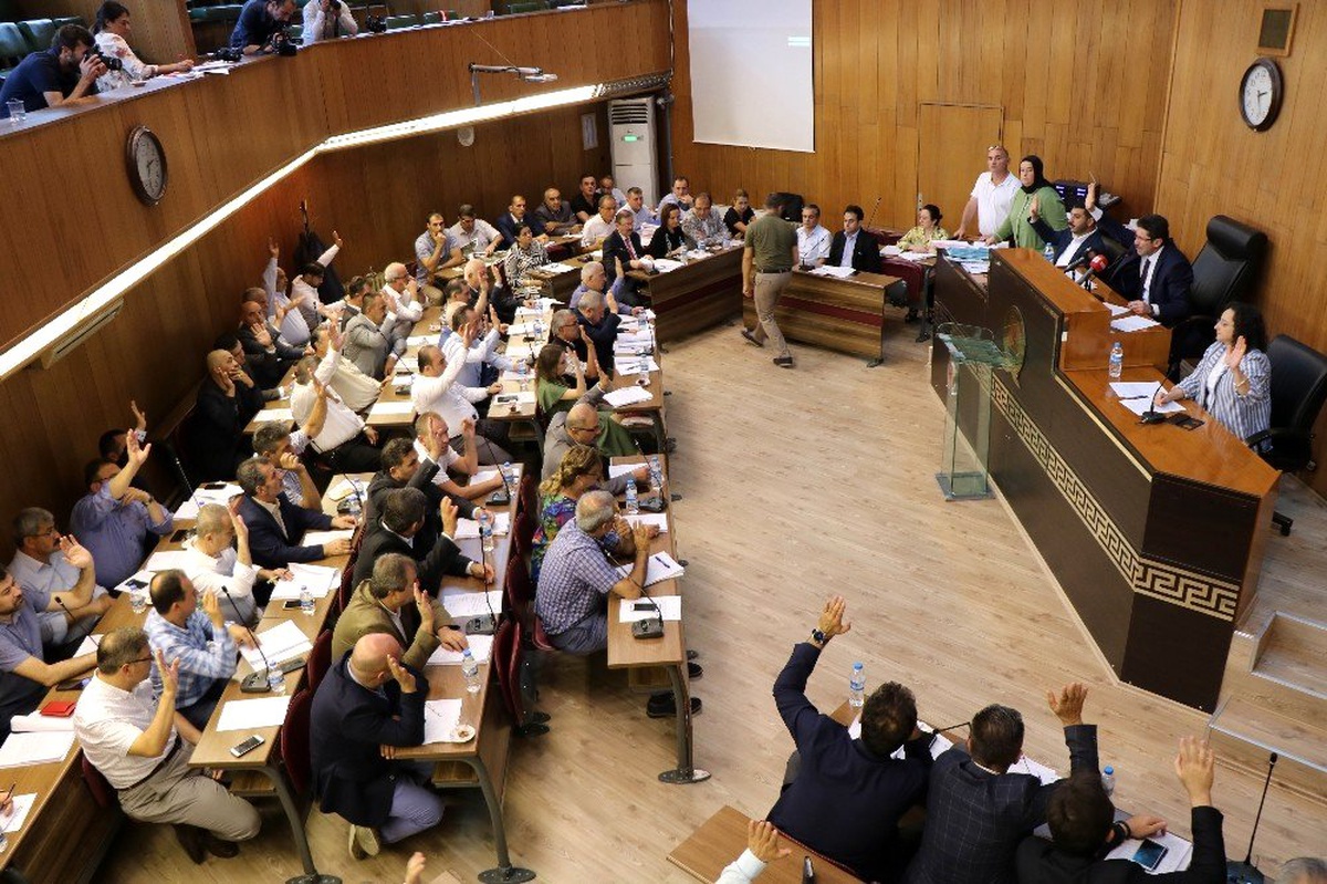 Mezar yerlerine zam komisyondan geçti