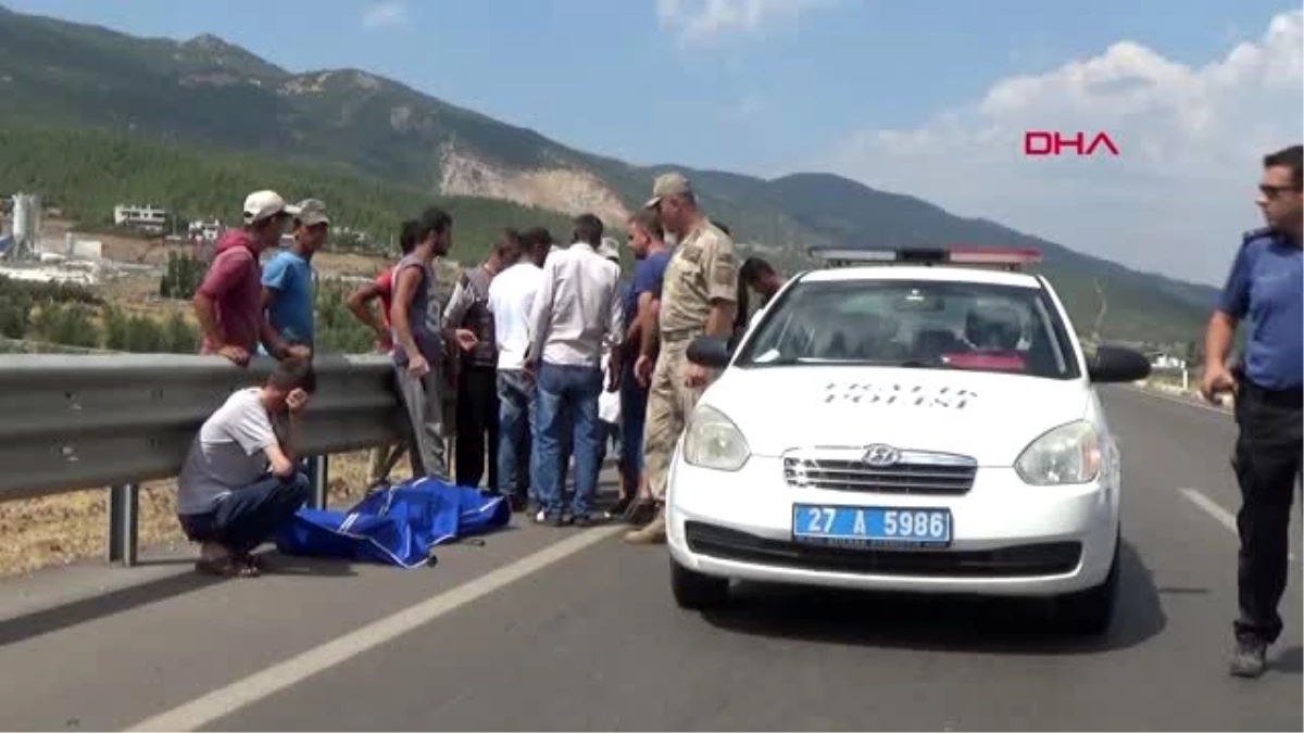 Ölümlü kazaya bakarken kaza yaptı, 3 yaşındaki Ahmed yaralandı