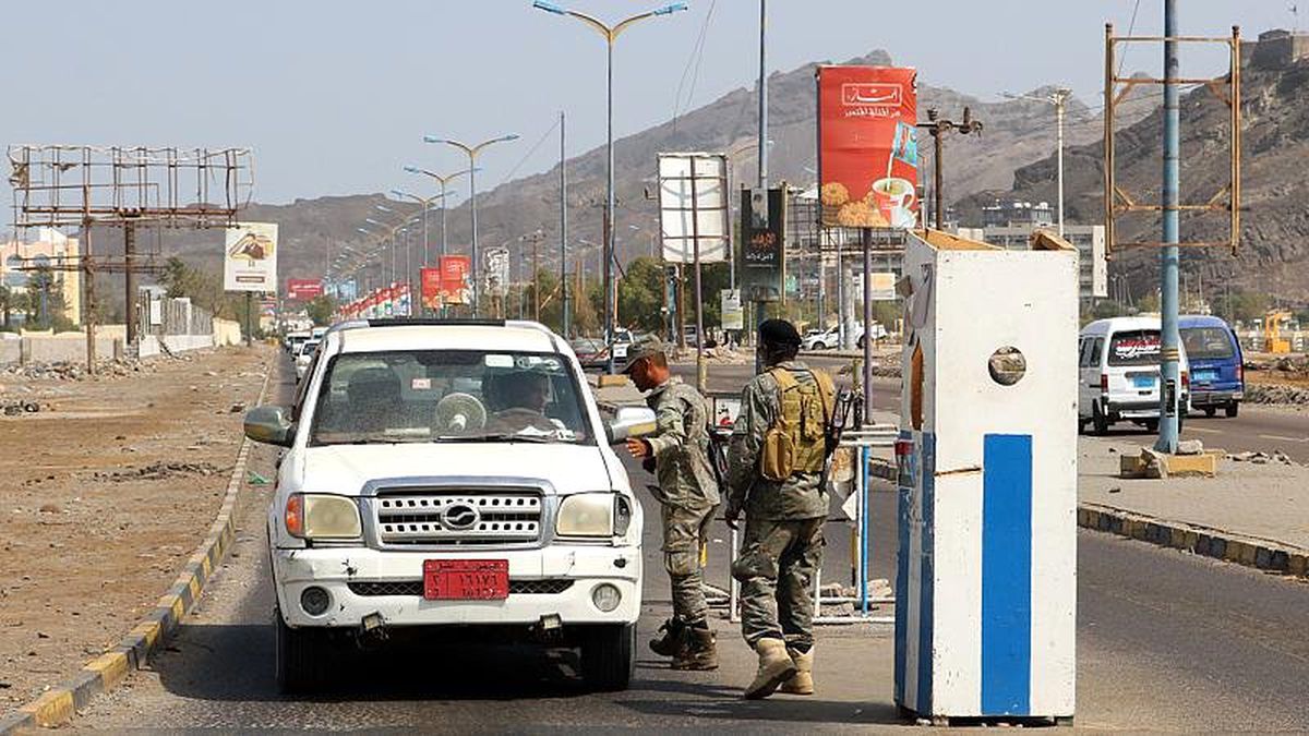 Riyad öncülüğündeki koalisyon güçlerinden Sana\'da operasyon, ayrılıkçılardan Ebyen\'de kuşatma