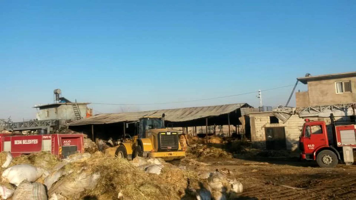 Samanlıkta çıkan yangın korkuttu
