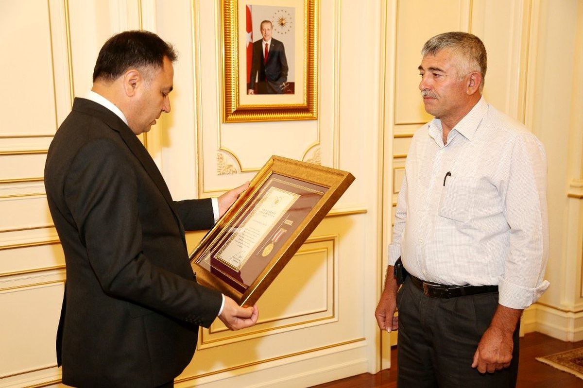Şehit ailesine devlet övünç madalyası beratı verildi