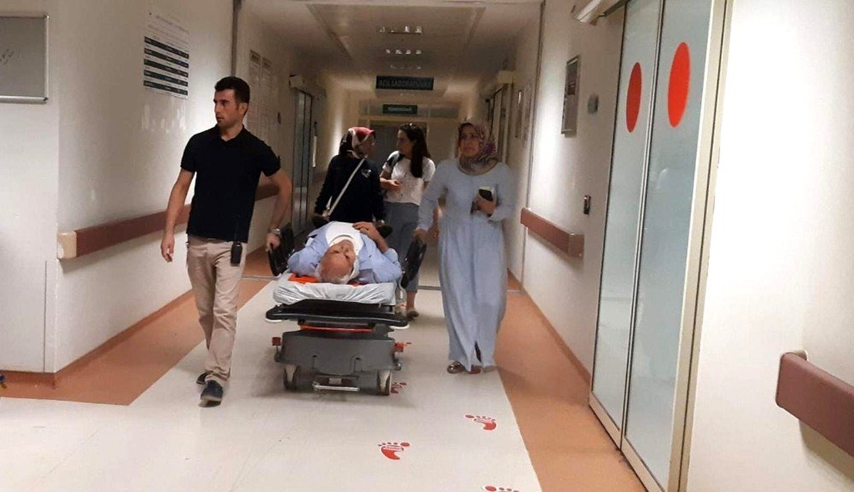 Siirt\'te otomobil kamyonetle çarpıştı: 2 yaralı