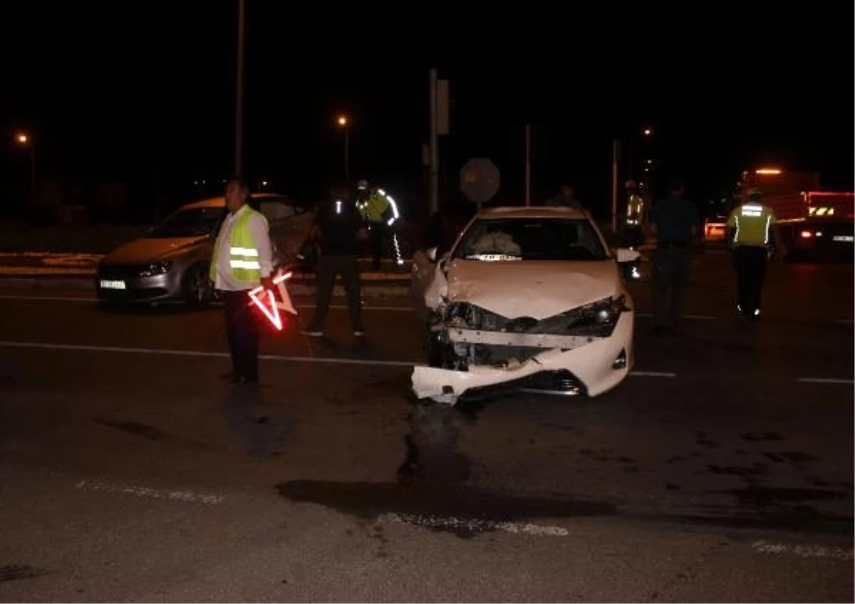 Sivas\'ta iki otomobil çarpıştı: 10 yaralı
