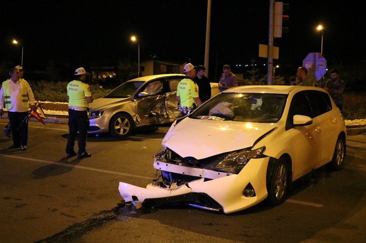 Sivas\'ta trafik kazası 10 yaralı