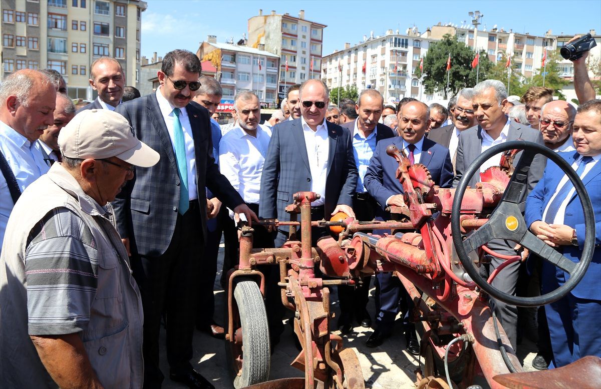 Sivas\'ta "yarım asırlık traktörler" sergilendi