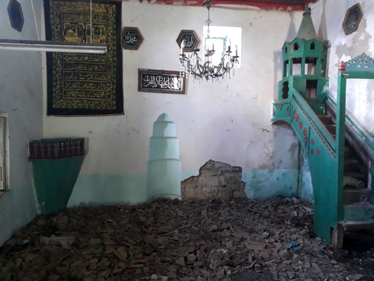 Tarihi cami yıkılma tehlikesiyle karşı karşıya