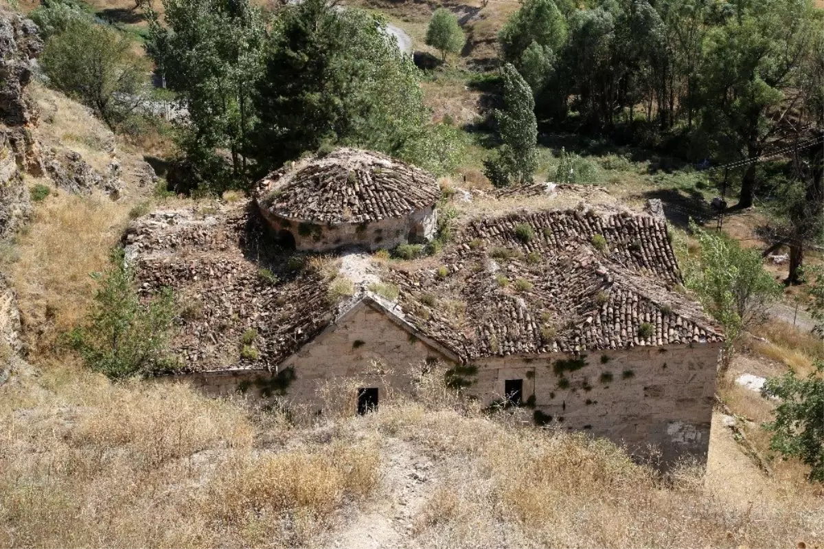 Tugay içerisindeki Ermeni kilisesi restore edilecek