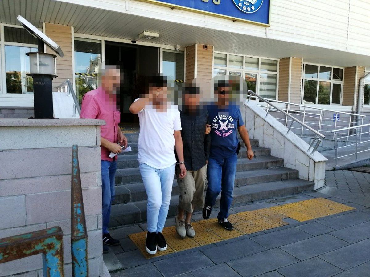 Uyuşturucu madde ticareti yapan 5 şüpheli tutuklandı