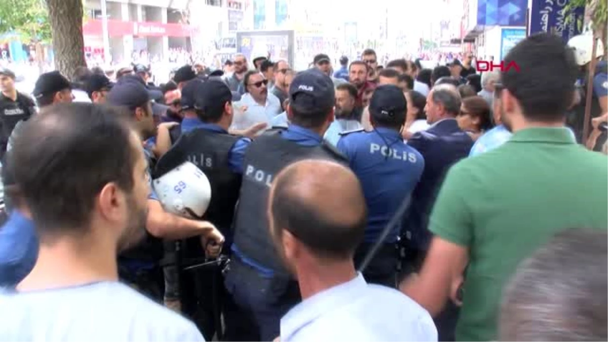 Van\'da HDP\'lilerin protesto girişimine polis engeli