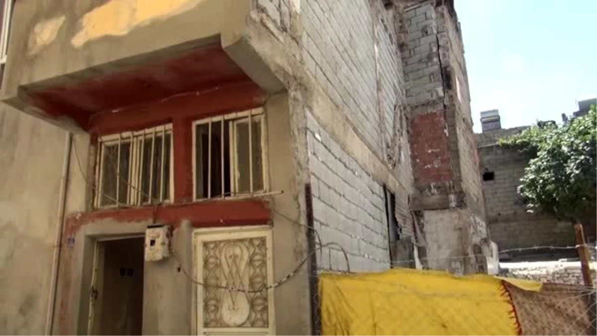 Yıkımda evi zarar gören aileden HDP\'li belediyeye tepki