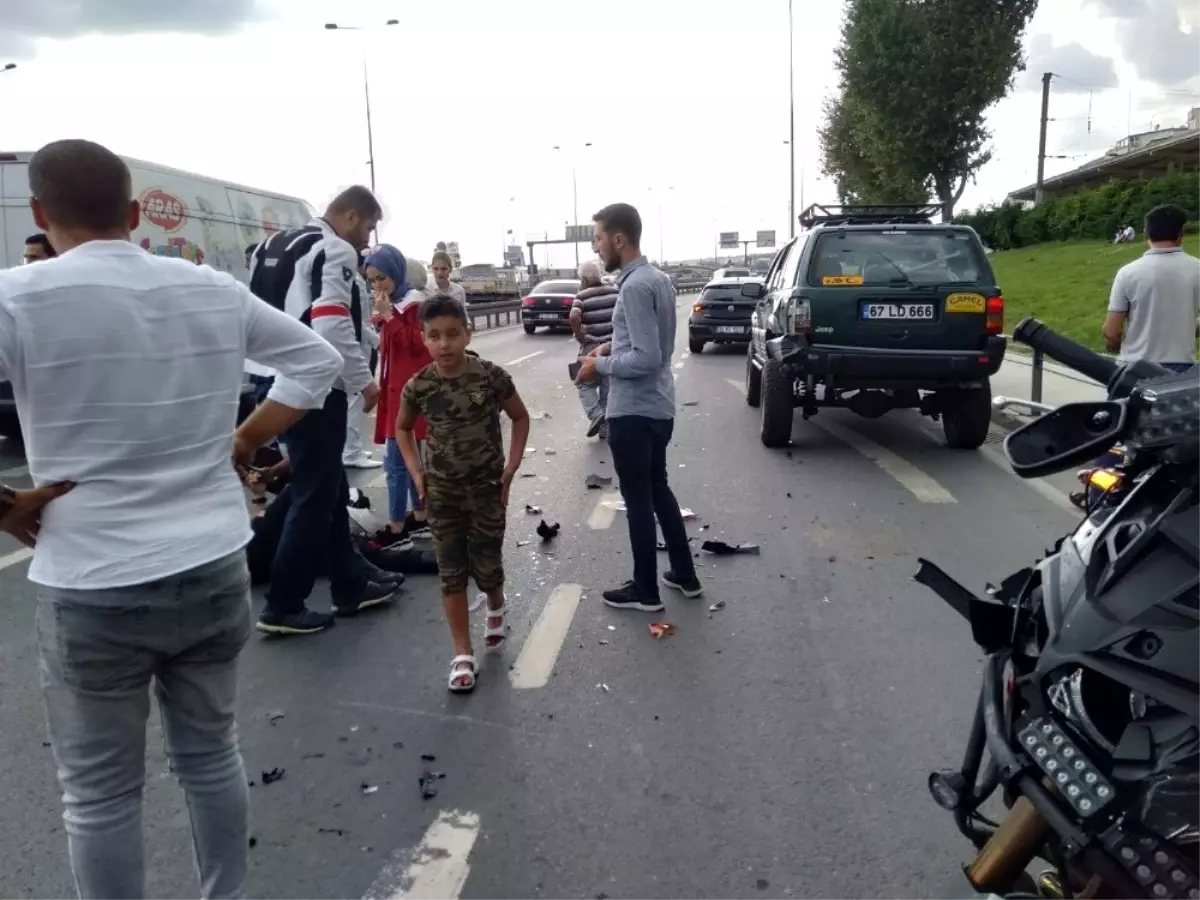 Yunus ekibi park halindeki araca arkadan çarptı, iki polis yaralandı