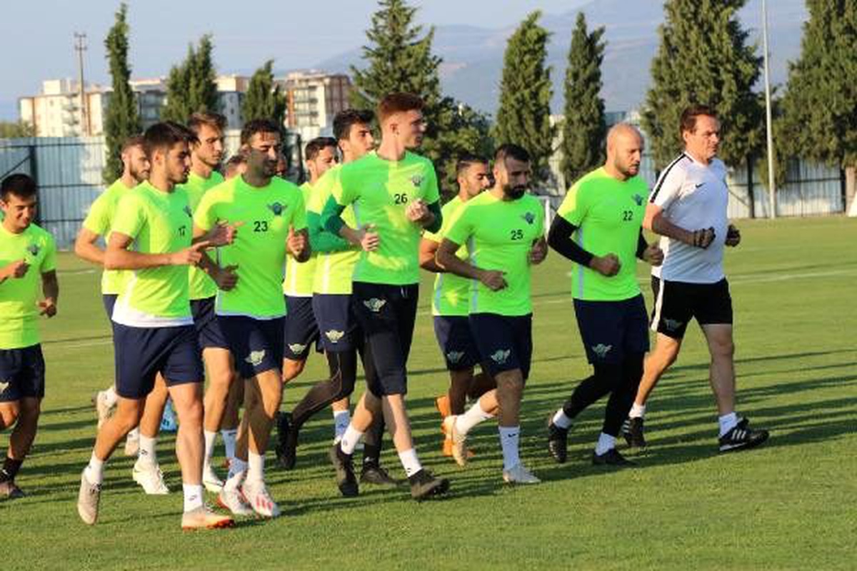 Akhisarspor Teknik Direktörü Altıparmak: Ligin favorisi yok